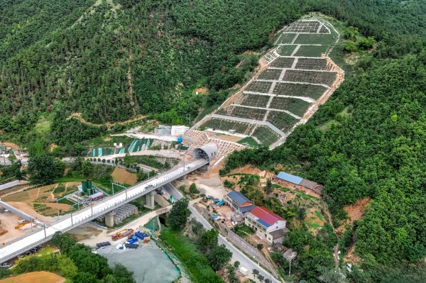 安全股票配资公司 西十高铁全线隧道顺利贯通