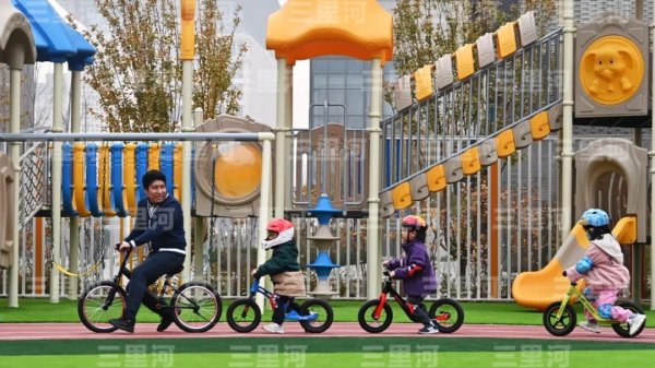 配资平台股票行情 免费上幼儿园，迈出关键步伐