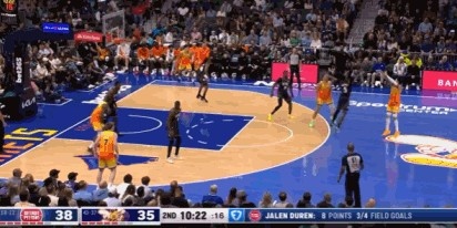 线上股票配资炒股网 三分王竞争！三球超远三分再中&个人4中4 距队友克尼佩尔仅差3球